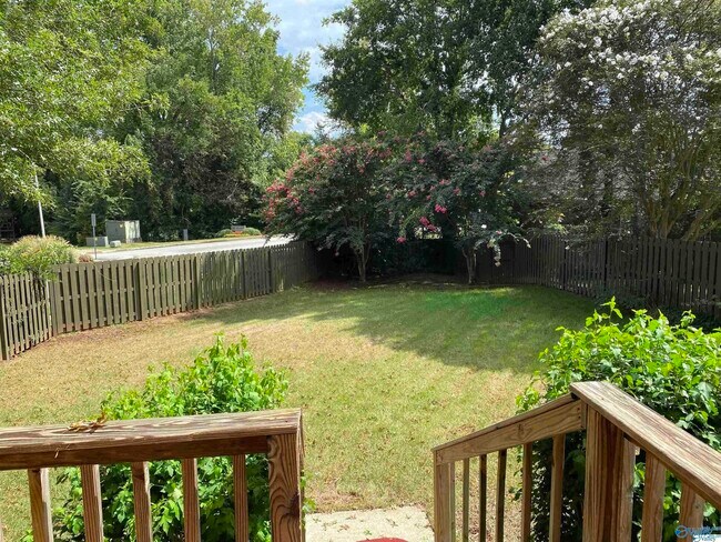 Building Photo - 524 SW Sussex Dr