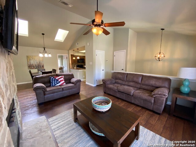 Building Photo - 531 Woodlake Dr