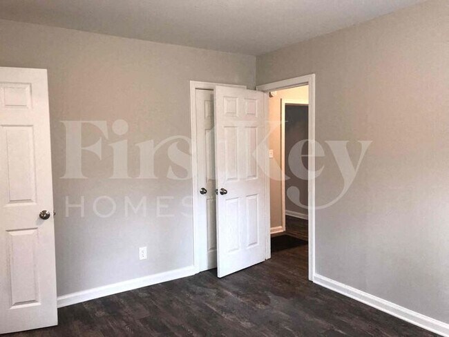 Building Photo - 844 Toliver St NE
