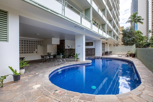 Building Photo - Fully Furnished beautiful Studio- ALL util...