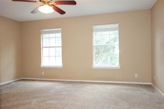 Building Photo - 2215 Bent Bow Dr