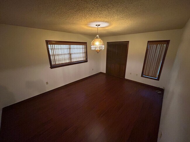 Building Photo - Spacious 3-Bedroom Home with Fenced Yard &...