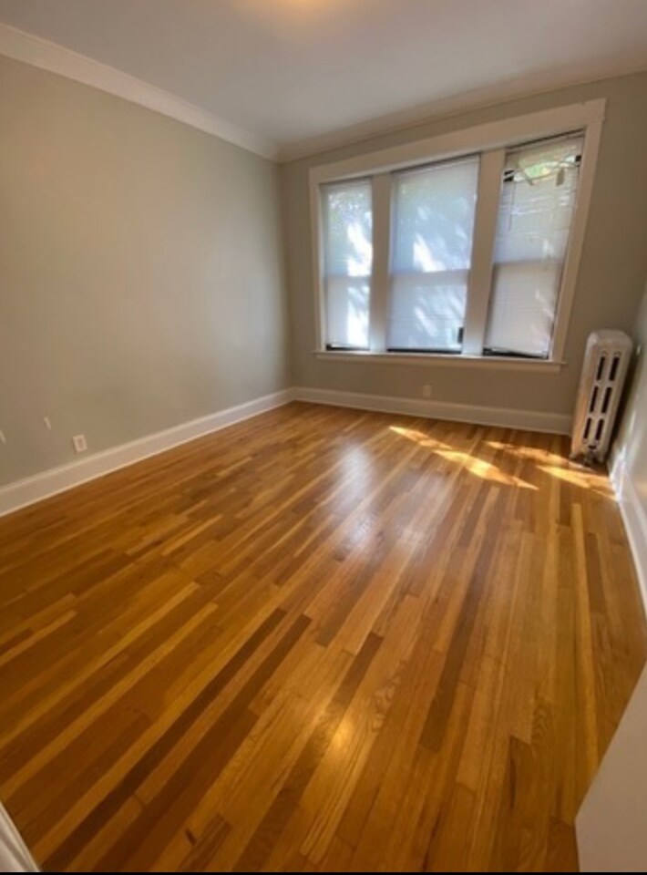 Building Photo - 1318 W Waveland Ave