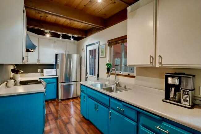 Building Photo - CHARMING ALTA HOUSE