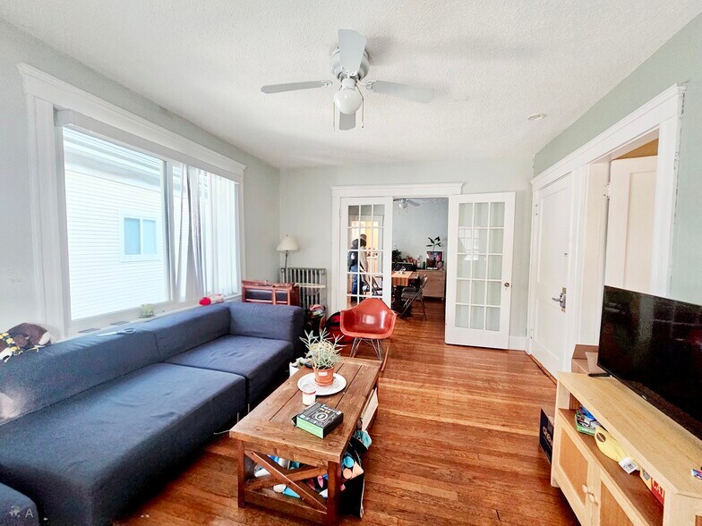 Building Photo - 44 Day St