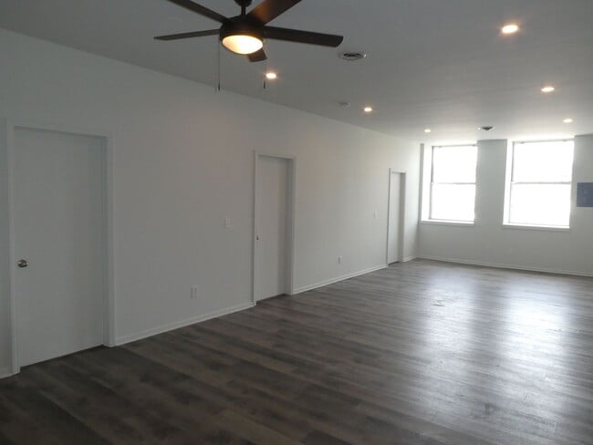 Building Photo - 15 S. Tenth Street