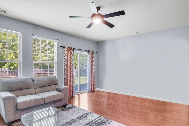 Building Photo - Beautiful & Bright 5BR Home with Large Bac...