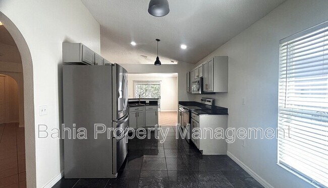 Building Photo - 10827 Laxton St