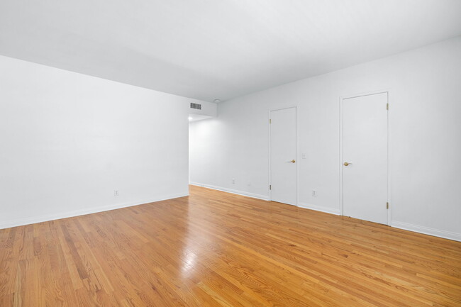 Building Photo - 2450 E Del Mar Blvd