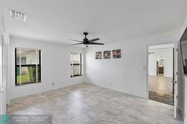 Building Photo - 303 NW 105th Terrace