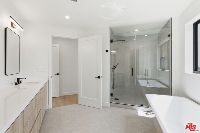 Building Photo - 3845 Don Tomaso Dr