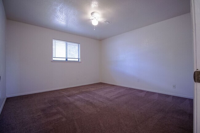 Building Photo - 2204 Lafayette Dr