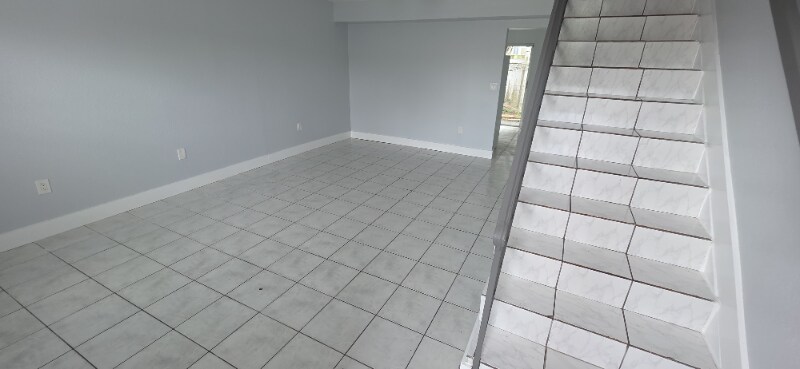 Primary Photo - 470 NE 18th Ave