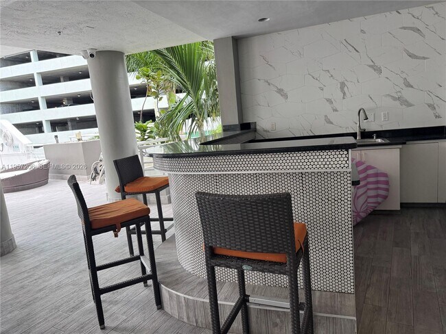 Building Photo - 1402 Brickell Bay Dr