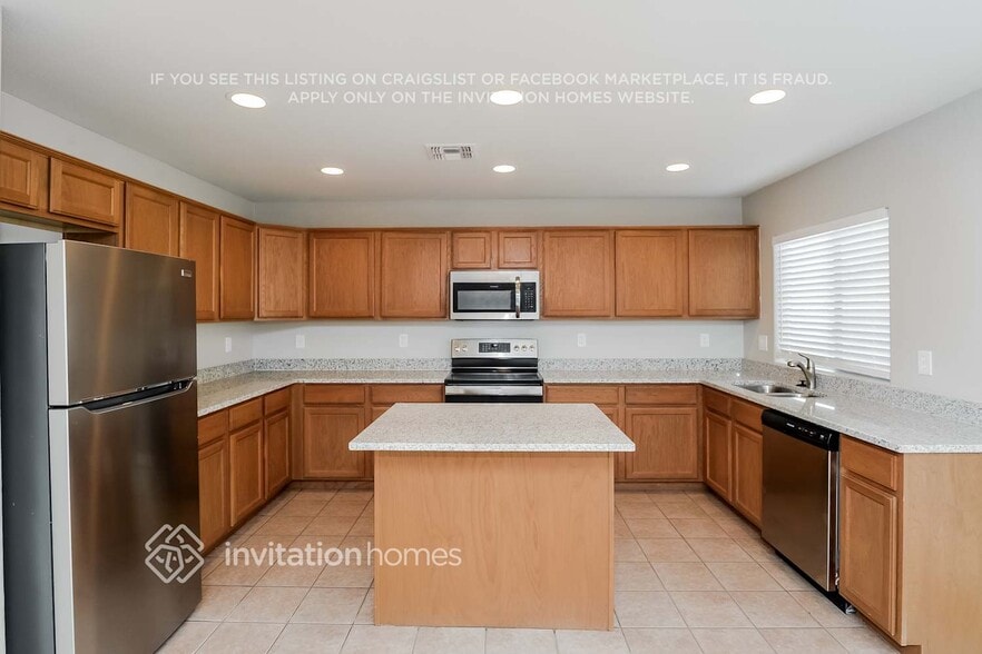 Building Photo - 676 E Maddison St