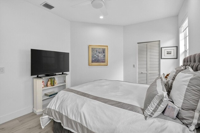 Building Photo - 6668 NW 25th Terrace