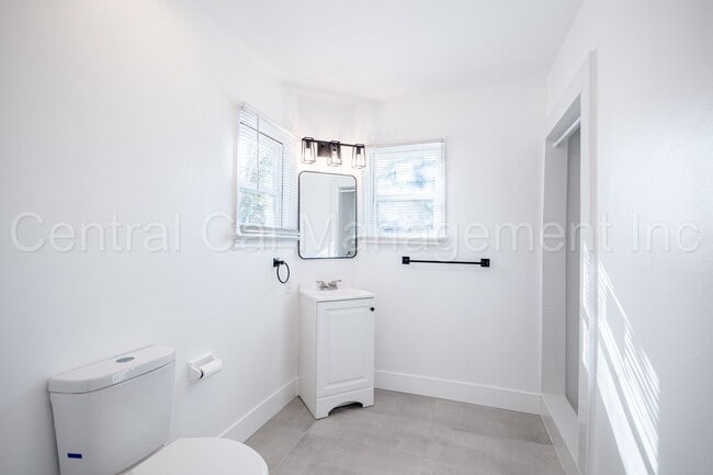 Building Photo - 1001 Woodrow Ave