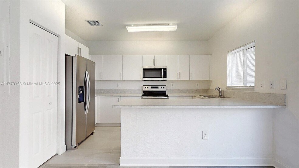 Building Photo - 388 NW 12th Pl