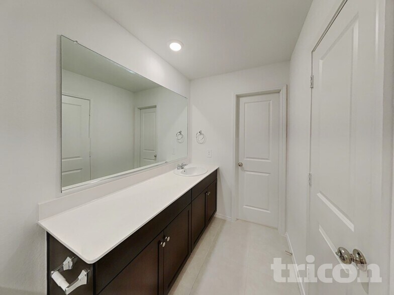 Building Photo - 812 Odlozil Ln