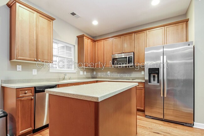 Building Photo - 3533 Claremont St