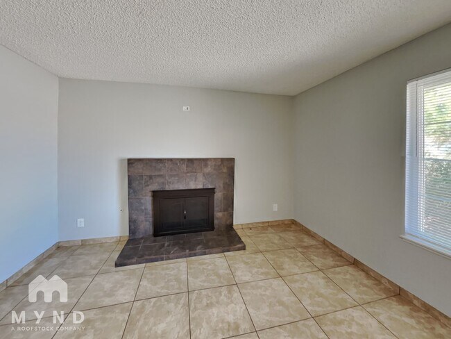 Building Photo - 320 Palo Verde Dr