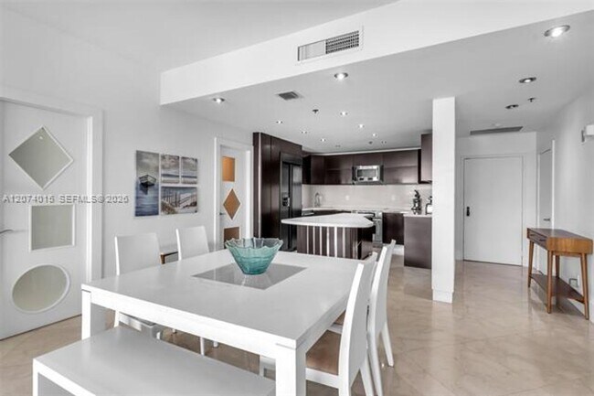 Building Photo - 251 Crandon Blvd