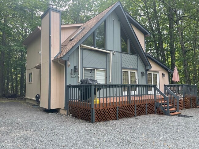 Building Photo - 255 Mountain View Dr