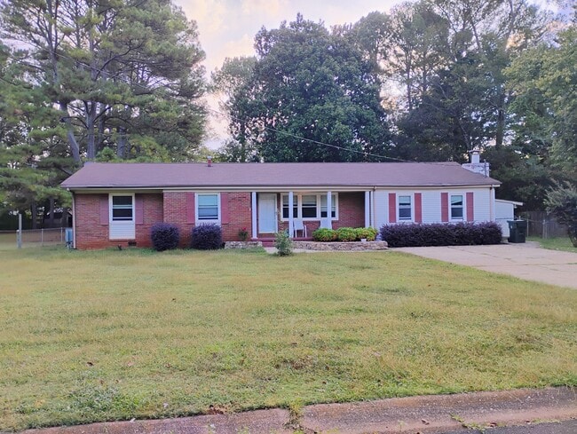 Building Photo - 706 Anderson Cir
