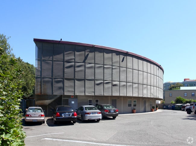 Primary Photo - Crescent Apartments