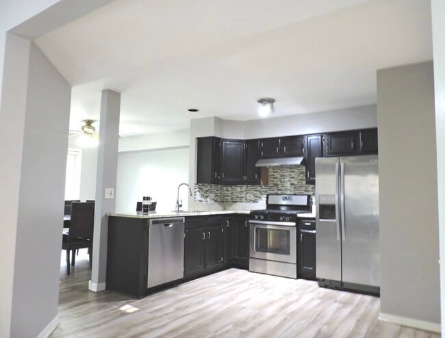 Building Photo - 245 Carlisle Ave