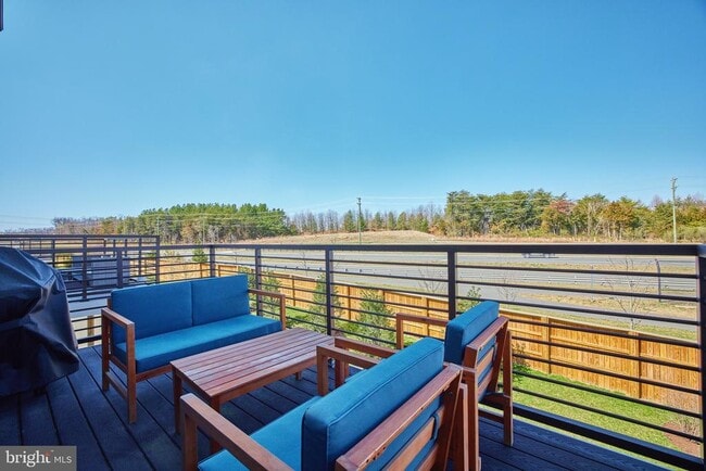 Building Photo - 20055 Old Line Terrace