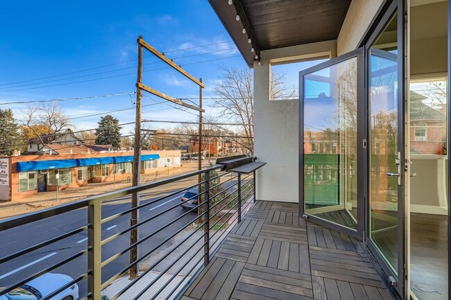 Building Photo - City Park West Home Available Immediately!