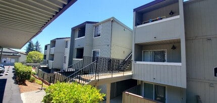 Building Photo - Beautiful Updated Studio in Vallejo with Patio Community Pool Gated Complex and Secured Parking