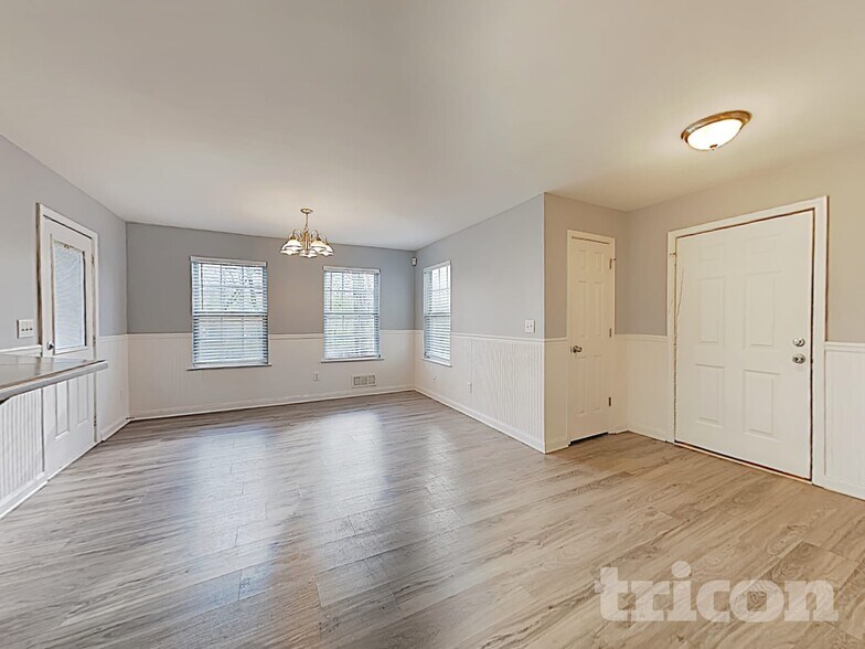 Building Photo - 162 Robbens Dr