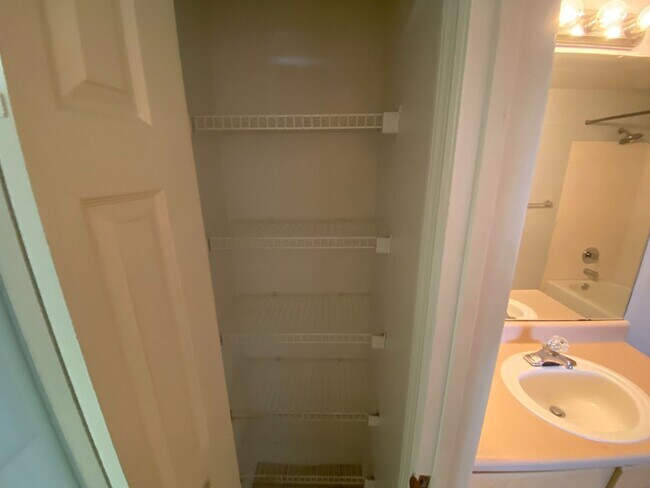 Building Photo - 10831 Windsor Walk Dr