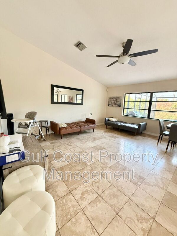 Building Photo - 2436 Abscott St