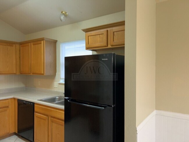 Building Photo - 1201 Fox Creek Dr