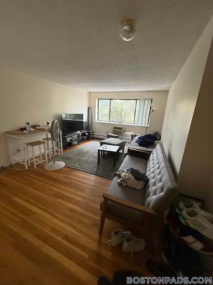 Building Photo - 122 Dustin St