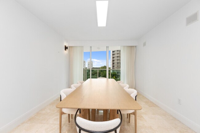 Building Photo - 20201 E Country Club Dr