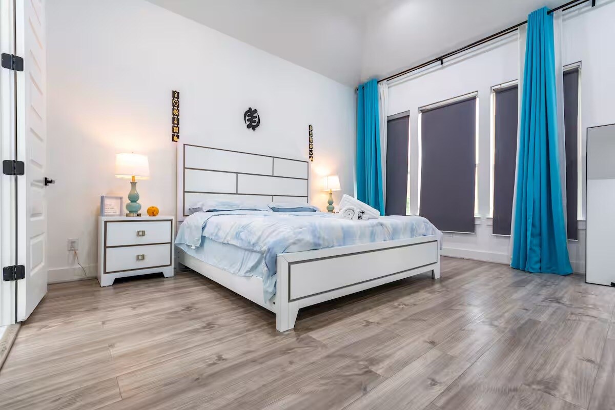 primary bedroom - 2802 Campbell St