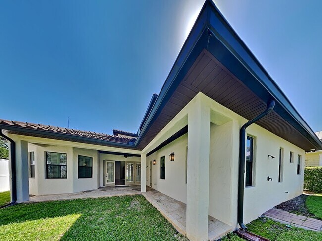 Building Photo - 1240 Poinsettia Ave