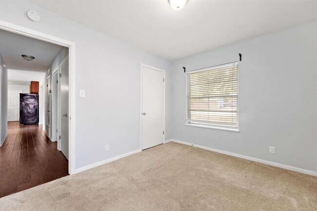 Building Photo - 103 W Croslin St