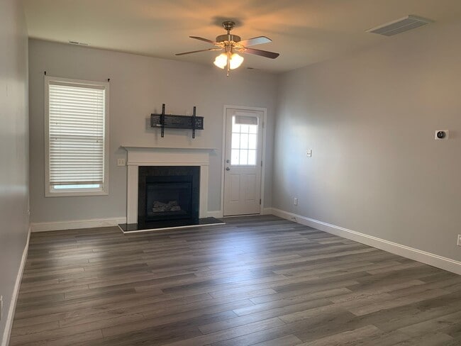 Building Photo - Five Bedroom Home in Falcon Bridge