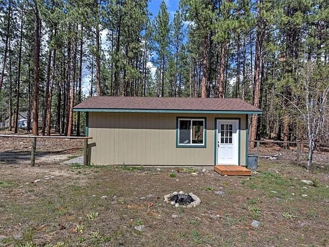 Building Photo - Beautiful spacious 3 bed, 3 bath home situated on 2.53 private acres in Stevensville.