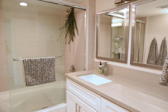 Building Photo - OCEAN VIEWS - 2BD/2.5BA Condo in the Heart of Oceanside