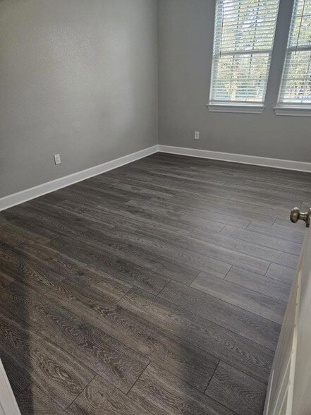 Building Photo - 126 Scarlet Harts Ln