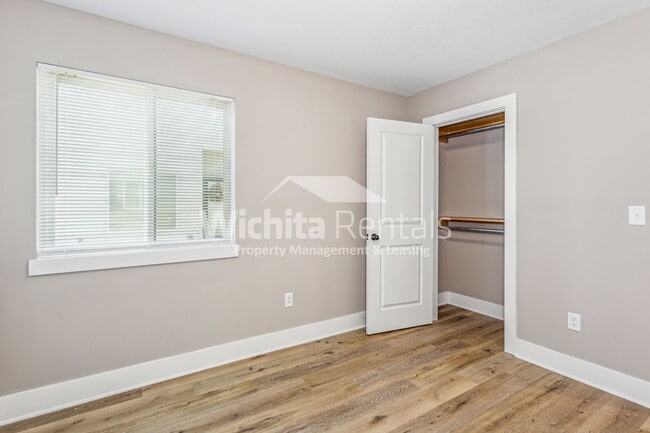 Building Photo - 4514-4514 N Sandplum St