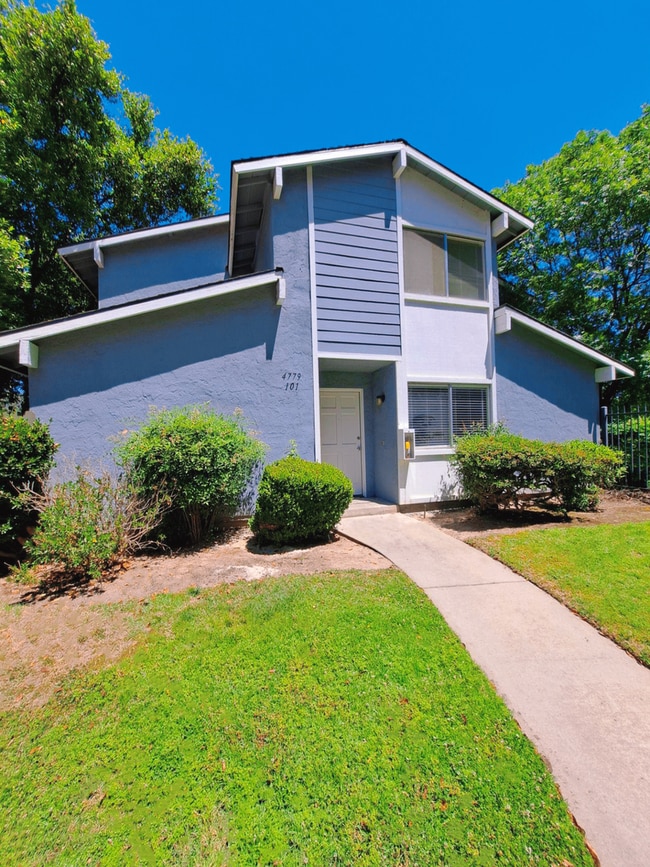 Building Photo - 4779 N Cedar Ave