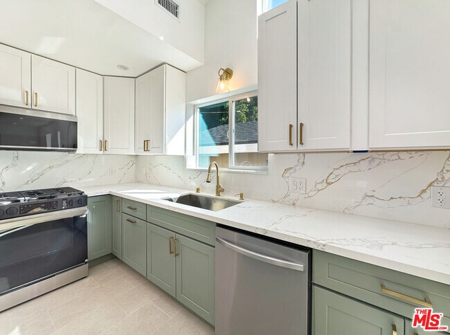 Building Photo - 5930 Willoughby Ave