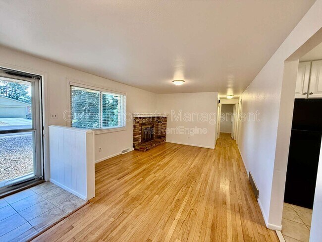 Building Photo - 1125 W 8th Ave Dr